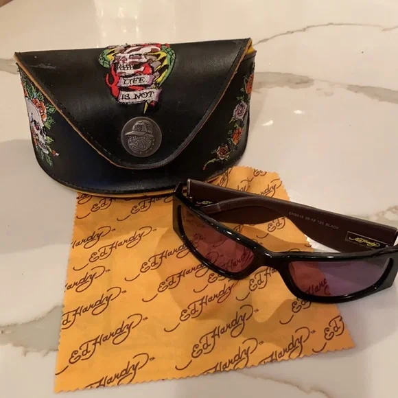 NWOT ED HARDY UNISEX ✨RARE  SKULL TATTOO✨ SUNGLASSES W CASE & CLOTH Vintage Y2K UNISEX Ed Hardy Sunglasses / Ed Hardy Glasses  main image 3